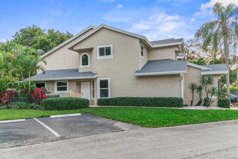 Купить таунхаус в Дирфилд-Бич, Флорида 3 спальни, 181.53м2, № 1992592 - фото 2