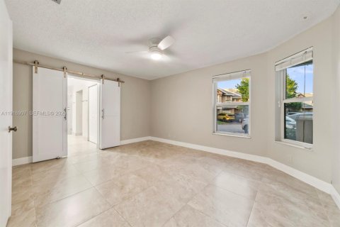 Купить таунхаус в Дирфилд-Бич, Флорида 3 спальни, 181.53м2, № 1992592 - фото 20