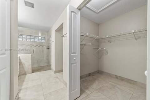 Купить таунхаус в Дирфилд-Бич, Флорида 3 спальни, 181.53м2, № 1992592 - фото 23