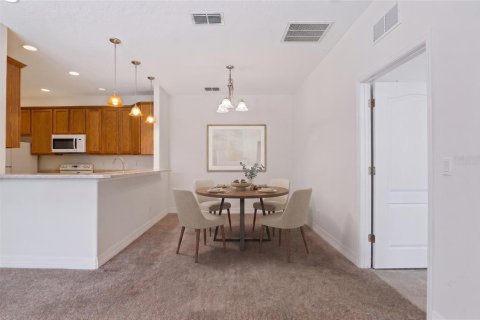 Townhouse in Clermont, Florida 2 bedrooms, 117.52 sq.m. № 2329404 - photo 12