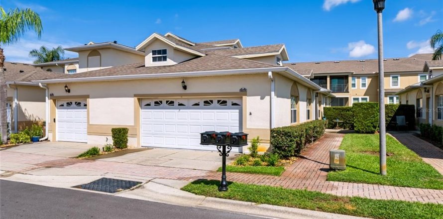 Townhouse in Clermont, Florida 2 bedrooms, 117.52 sq.m. № 2329404