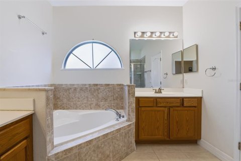 Townhouse in Clermont, Florida 2 bedrooms, 117.52 sq.m. № 2329404 - photo 22