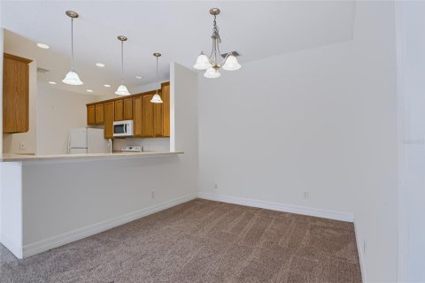 Townhouse in Clermont, Florida 2 bedrooms, 117.52 sq.m. № 2329404 - photo 13