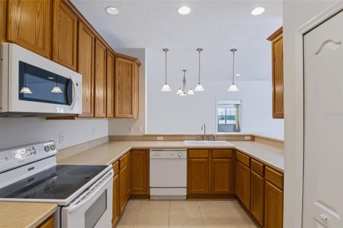 Townhouse in Clermont, Florida 2 bedrooms, 117.52 sq.m. № 2329404 - photo 11