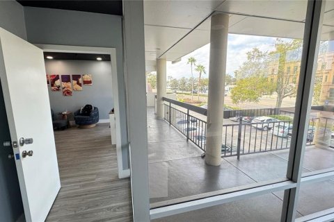 Propiedad comercial en alquiler en Maitland, Florida, 127.28 m2 № 1535975 - foto 9
