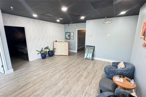 Propiedad comercial en alquiler en Maitland, Florida, 127.28 m2 № 1535975 - foto 1