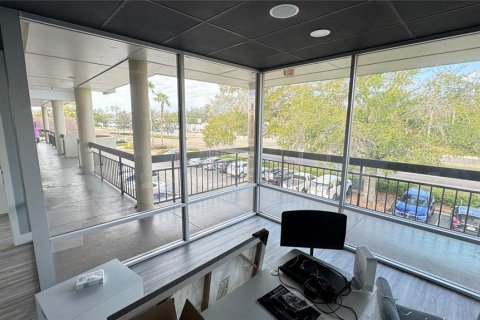 Propiedad comercial en alquiler en Maitland, Florida, 127.28 m2 № 1535975 - foto 2
