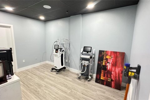Propiedad comercial en alquiler en Maitland, Florida, 127.28 m2 № 1535975 - foto 4