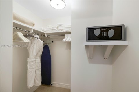 Condominio en venta en Miami, Florida, 2 dormitorios, 167.32 m2 № 2075743 - foto 13