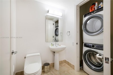 Condominio en venta en Miami, Florida, 2 dormitorios, 167.32 m2 № 2075743 - foto 10