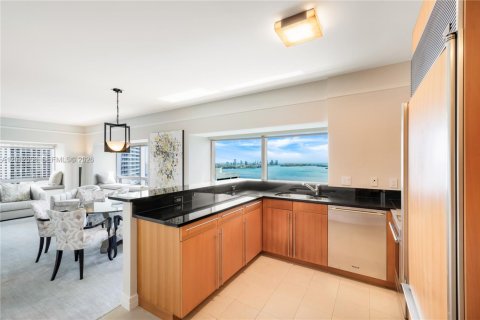 Condominio en venta en Miami, Florida, 2 dormitorios, 167.32 m2 № 2075743 - foto 2