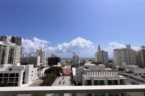 Кондоминиум с 1 спальней в Майами-Бич, Флорида № 2047373