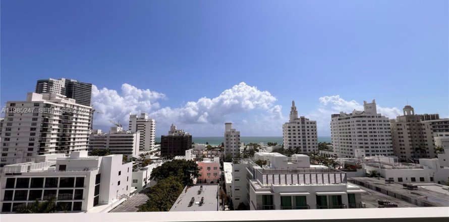 Кондоминиум с 1 спальней в Майами-Бич, Флорида № 2047373