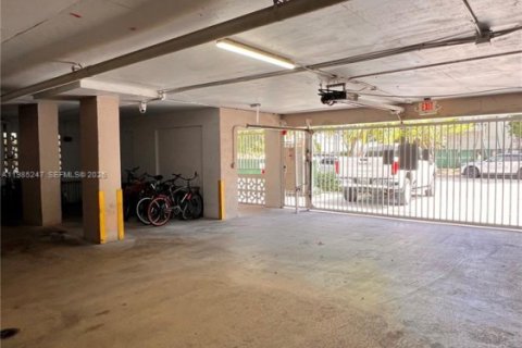 Снять в аренду кондоминиум в Майами-Бич, Флорида 1 спальня, 69.49м2, № 2047373 - фото 15