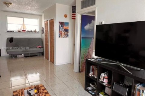 Снять в аренду кондоминиум в Майами-Бич, Флорида 1 спальня, 69.49м2, № 2047373 - фото 4