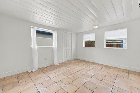 House in Palm Springs, Florida 2 bedrooms, 73.58 sq.m. № 2392129 - photo 10