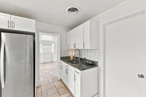 House in Palm Springs, Florida 2 bedrooms, 73.58 sq.m. № 2392129 - photo 17