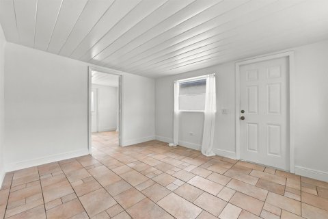 House in Palm Springs, Florida 2 bedrooms, 73.58 sq.m. № 2392129 - photo 9