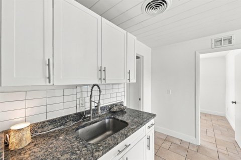 House in Palm Springs, Florida 2 bedrooms, 73.58 sq.m. № 2392129 - photo 16