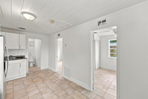 House in Palm Springs, Florida 2 bedrooms, 73.58 sq.m. № 2392129 - photo 18