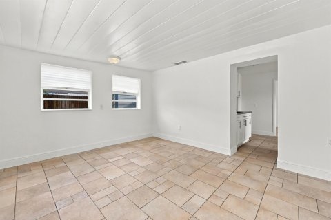 House in Palm Springs, Florida 2 bedrooms, 73.58 sq.m. № 2392129 - photo 8