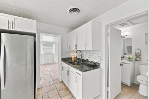 House in Palm Springs, Florida 2 bedrooms, 73.58 sq.m. № 2392129 - photo 15