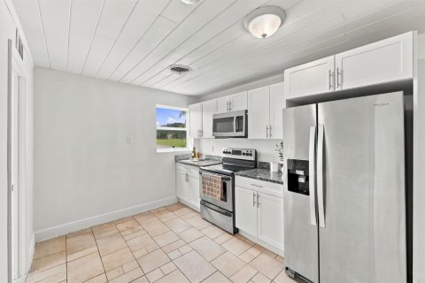 House in Palm Springs, Florida 2 bedrooms, 73.58 sq.m. № 2392129 - photo 14