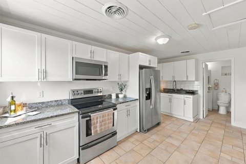 House in Palm Springs, Florida 2 bedrooms, 73.58 sq.m. № 2392129 - photo 12