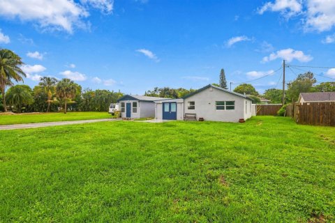 House in Palm Springs, Florida 2 bedrooms, 73.58 sq.m. № 2392129