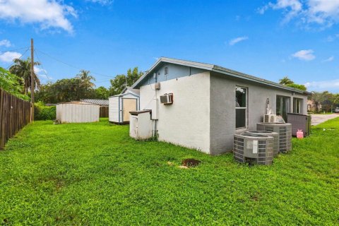 House in Palm Springs, Florida 2 bedrooms, 73.58 sq.m. № 2392129 - photo 23