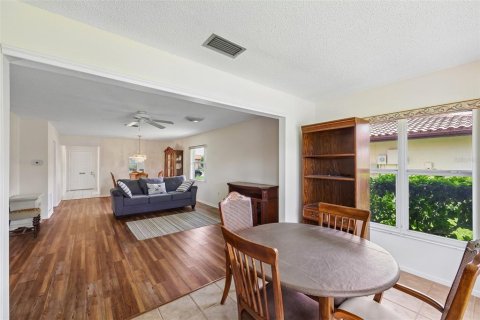 Villa ou maison à vendre à Bradenton, Floride: 2 chambres, 113.34 m2 № 2237867 - photo 16