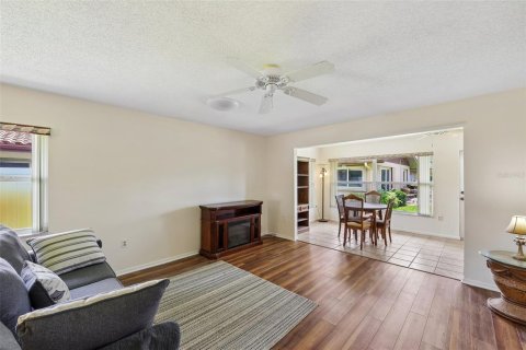 Villa ou maison à vendre à Bradenton, Floride: 2 chambres, 113.34 m2 № 2237867 - photo 11