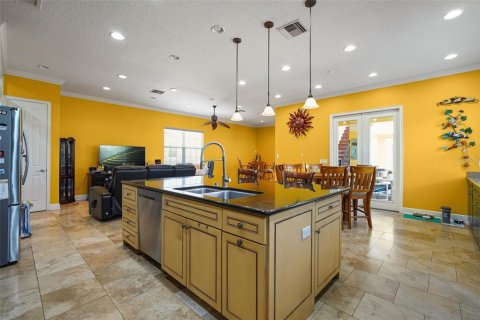 House in Oviedo, Florida 5 bedrooms, 344.95 sq.m. № 2110699 - photo 10
