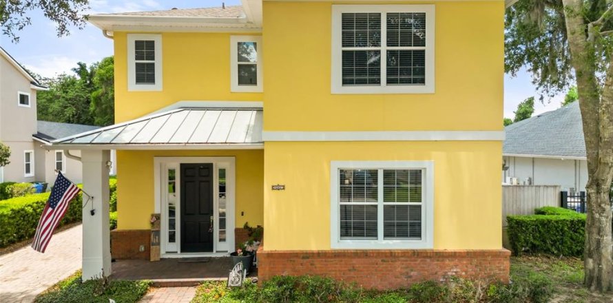 House in Oviedo, Florida 5 bedrooms, 344.95 sq.m. № 2110699
