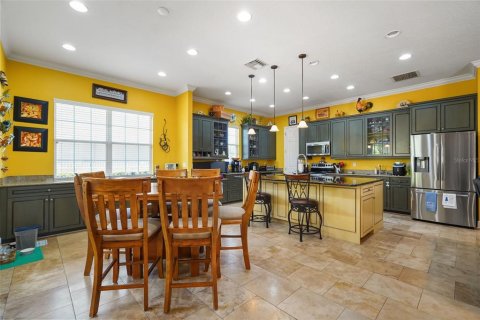 House in Oviedo, Florida 5 bedrooms, 344.95 sq.m. № 2110699 - photo 8