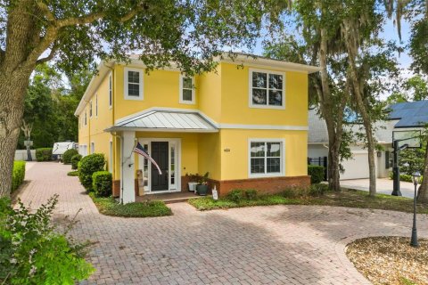 House in Oviedo, Florida 5 bedrooms, 344.95 sq.m. № 2110699 - photo 2