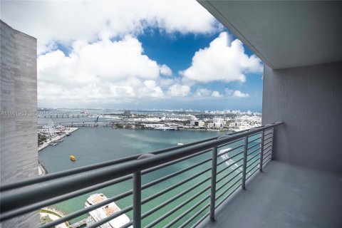 Condo in Miami, Florida, 1 bedroom  № 2052835 - photo 2