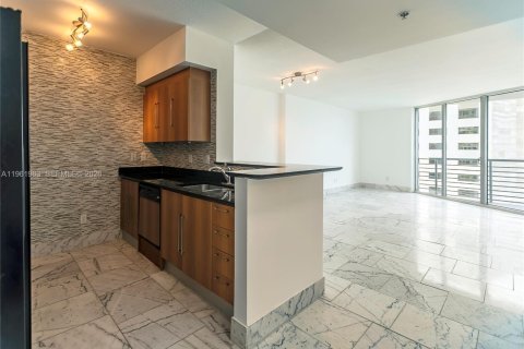 Condo in Miami, Florida, 1 bedroom  № 2052835 - photo 12