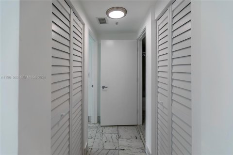 Condo in Miami, Florida, 1 bedroom  № 2052835 - photo 7