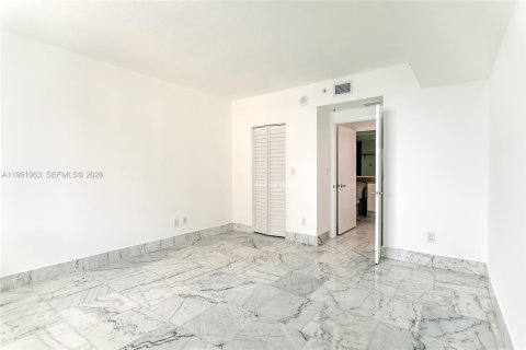 Condo in Miami, Florida, 1 bedroom  № 2052835 - photo 16