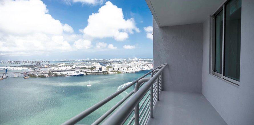 Condo in Miami, Florida, 1 bedroom  № 2052835