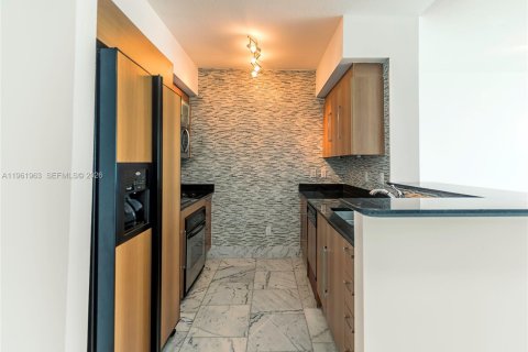 Condo in Miami, Florida, 1 bedroom  № 2052835 - photo 13