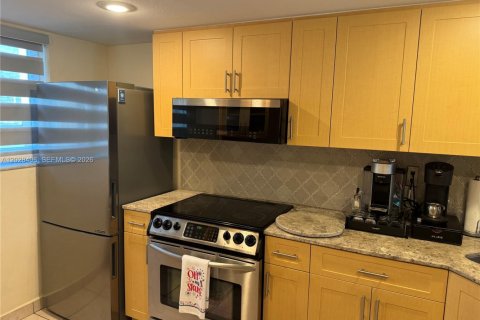 House in Hialeah, Florida 4 bedrooms, 147.25 sq.m. № 2186831 - photo 2