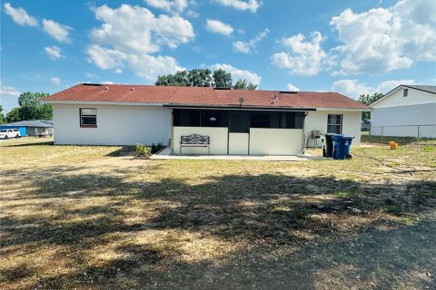 House in Lake Alfred, Florida 3 bedrooms, 128.21 sq.m. № 2156970 - photo 14