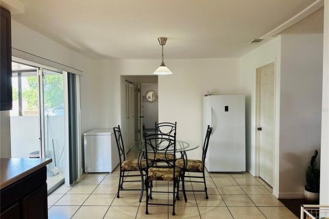House in Lake Alfred, Florida 3 bedrooms, 128.21 sq.m. № 2156970 - photo 6