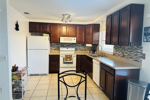 House in Lake Alfred, Florida 3 bedrooms, 128.21 sq.m. № 2156970 - photo 5