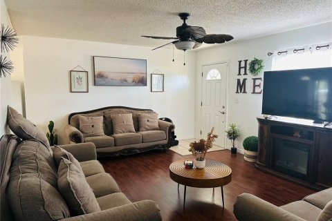 House in Lake Alfred, Florida 3 bedrooms, 128.21 sq.m. № 2156970 - photo 3