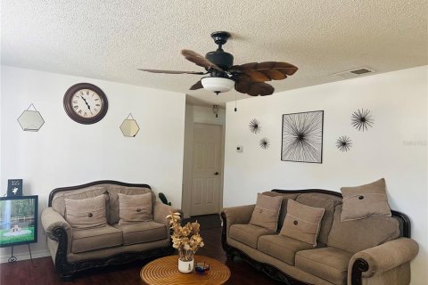 House in Lake Alfred, Florida 3 bedrooms, 128.21 sq.m. № 2156970 - photo 4