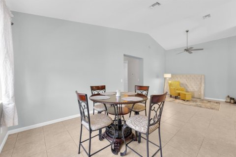 Villa ou maison à vendre à Port St. Lucie, Floride: 3 chambres, 202.71 m2 № 2431423 - photo 5