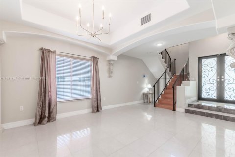 House in Miami, Florida 4 bedrooms, 310.48 sq.m. № 1934587 - photo 23
